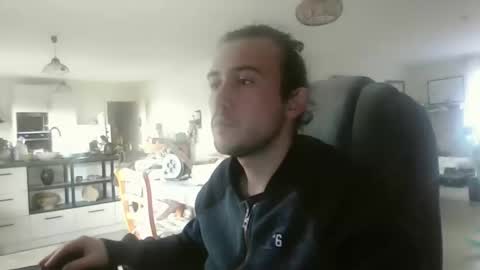 sweetguyss12 online show from December 17, 1:50 pm