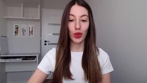 Snapshot of sweetheart_77 chatting on December 18, 10:10 am Emma online show from December 18, 10:10 am