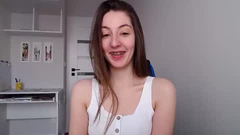 Snapshot of sweetheart_77 chatting on January 7, 9:01 am Emma online show from January 7, 9:01 am