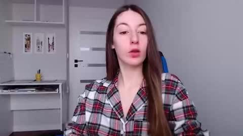 Snapshot of sweetheart_77 chatting on January 11, 8:19 am Emma online show from January 11, 8:19 am