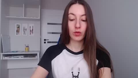 Snapshot of sweetheart_77 chatting on February 4, 8:31 am Emma online show from February 4, 8:31 am