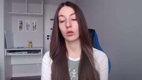 Snapshot of sweetheart_77 chatting on February 5, 9:25 am Emma online show from February 5, 9:25 am