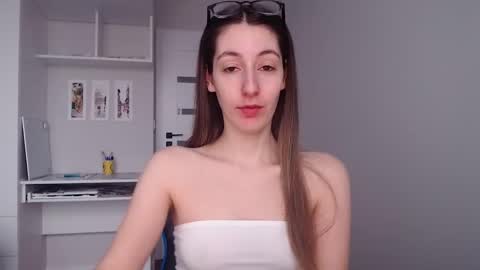 Snapshot of sweetheart_77 chatting on February 6, 9:56 am Emma online show from February 6, 9:56 am