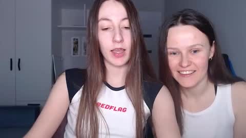 Snapshot of sweetheart_77 chatting on February 7, 10:13 pm Emma online show from February 7, 10:13 pm