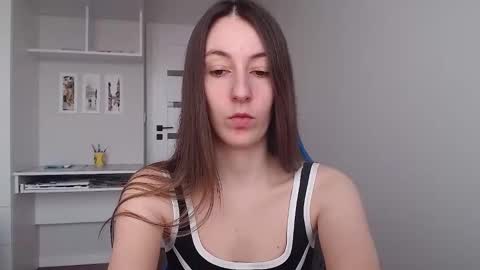 Snapshot of sweetheart_77 chatting on February 20, 9:54 am Emma online show from February 20, 9:54 am