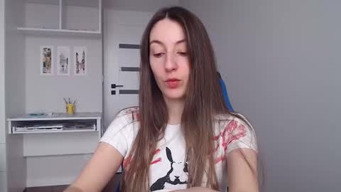 Snapshot of sweetheart_77 chatting on February 23, 11:07 am Emma online show from February 23, 11:07 am