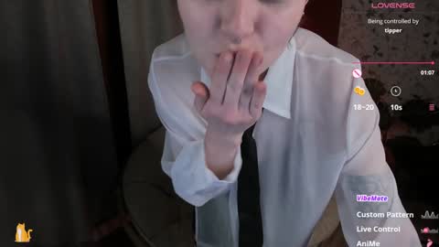 Snapshot of sweetheart_flower chatting on January 19, 1:00 am Kira online show from January 19, 1:00 am