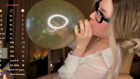 Snapshot of sweetheart_flower chatting on January 26, 9:18 pm Kira online show from January 26, 9:18 pm