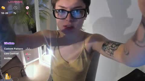 Snapshot of sweetheart_flower chatting on February 14, 1:02 am Kira online show from February 14, 1:02 am