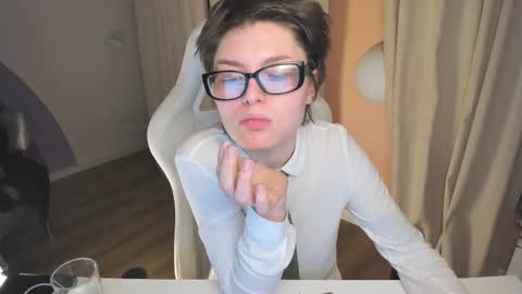 Snapshot of sweetheart_flower chatting on February 23, 10:09 pm Kira online show from February 23, 10:09 pm