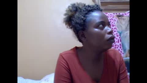 Snapshot of sweetib1 chatting on February 13, 4:32 am sweetib1 online show from February 13, 4:32 am