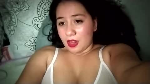 Snapshot of sweetie__annie chatting on February 20, 3:56 am Ana Mara i cant Make noise My family is here online show from February 20, 3:56 am