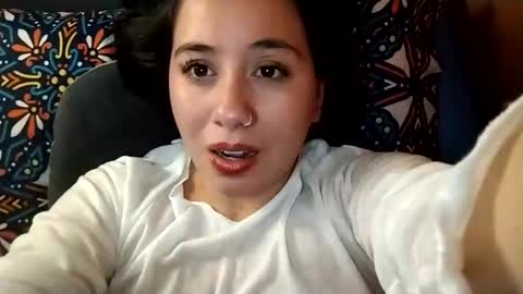 Snapshot of sweetie__annie chatting on January 13, 5:13 am Ana Mara i cant Make noise My family is here online show from January 13, 5:13 am