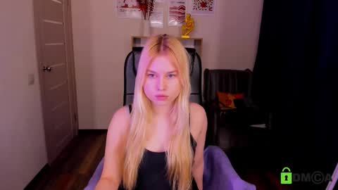 Mia online show from February 12, 3:29 pm