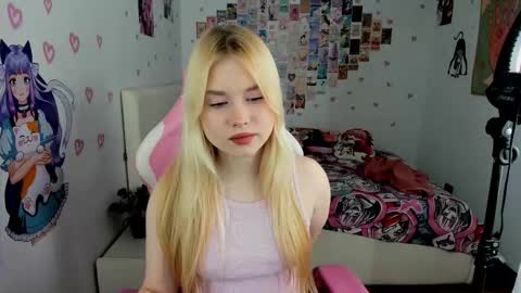 Mia online show from February 22, 3:10 pm