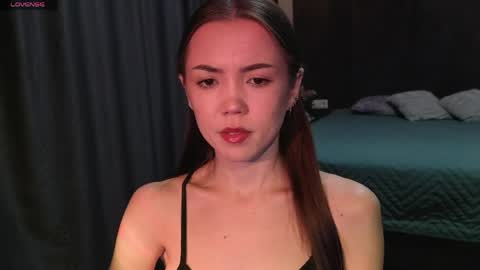 Snapshot of sweetieee_kira chatting on April 21, 3:02 am sweetieee_kira online show from April 21, 3:02 am
