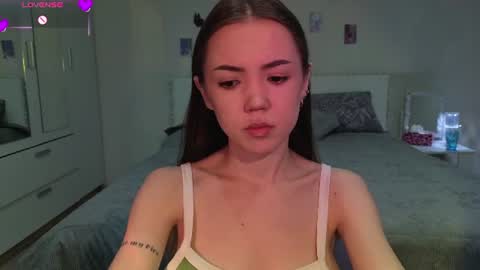 Snapshot of sweetieee_kira chatting on June 30, 3:18 am sweetieee_kira online show from June 30, 3:18 am