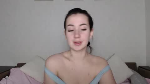 Snapshot of sweetiekendl chatting on January 19, 10:39 pm Kendl online show from January 19, 10:39 pm