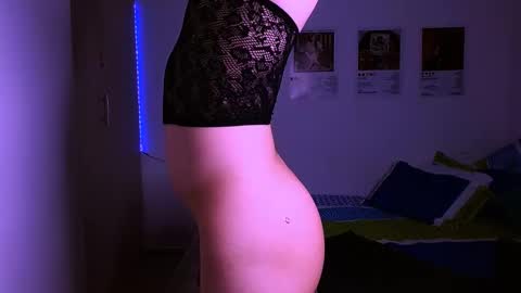 Snapshot of sweetjames2810 chatting on March 4, 8:49 pm SWEETJAMES online show from March 4, 8:49 pm