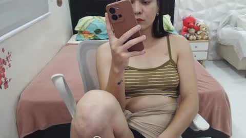 sweetjhenn69 online show from June 23, 3:26 am