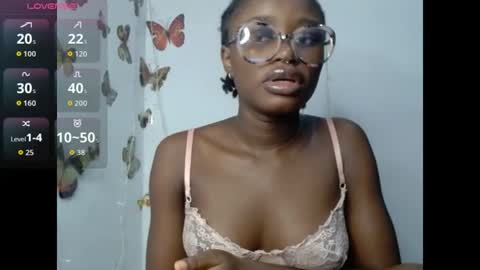 Snapshot of sweetjuicyclit chatting on June 12, 10:52 pm zuri online show from June 12, 10:52 pm