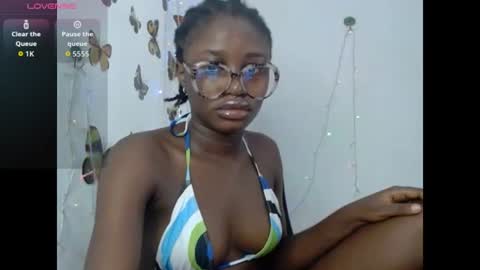 Snapshot of sweetjuicyclit chatting on June 13, 12:47 pm zuri online show from June 13, 12:47 pm