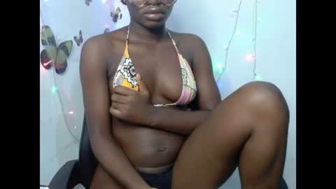 Snapshot of sweetjuicyclit chatting on June 14, 10:56 pm zuri online show from June 14, 10:56 pm