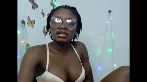 Snapshot of sweetjuicyclit chatting on June 24, 10:58 am zuri online show from June 24, 10:58 am