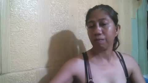 Snapshot of sweetkriss4u chatting on May 2, 2:33 pm Chris online show from May 2, 2:33 pm