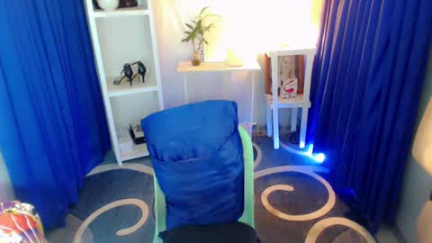 dessiree online show from July 14, 10:32 am