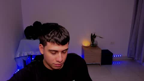 Snapshot of sweetlian_04 chatting on December 6, 6:15 am Lian online show from December 6, 6:15 am