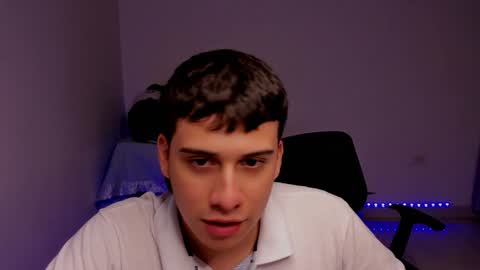 Snapshot of sweetlian_04 chatting on December 9, 5:51 am Lian online show from December 9, 5:51 am