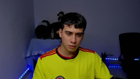 Snapshot of sweetlian_04 chatting on December 10, 7:05 am Lian online show from December 10, 7:05 am