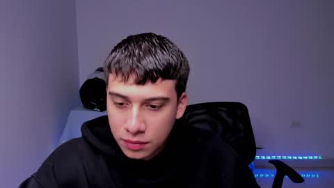 Snapshot of sweetlian_04 chatting on December 11, 3:56 am Lian online show from December 11, 3:56 am