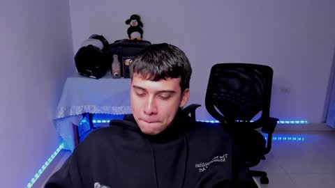 Snapshot of sweetlian_04 chatting on December 11, 6:58 am Lian online show from December 11, 6:58 am