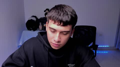 Snapshot of sweetlian_04 chatting on December 11, 10:03 am Lian online show from December 11, 10:03 am