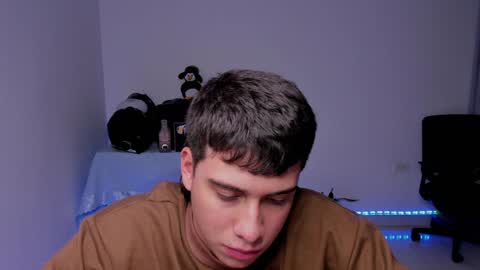 Snapshot of sweetlian_04 chatting on December 13, 10:30 am Lian online show from December 13, 10:30 am