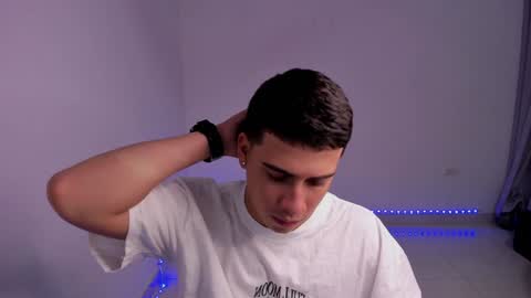 Snapshot of sweetlian_04 chatting on January 27, 3:26 am Lian online show from January 27, 3:26 am