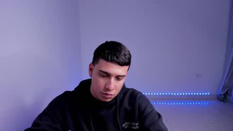 Snapshot of sweetlian_04 chatting on January 27, 11:00 pm Lian online show from January 27, 11:00 pm