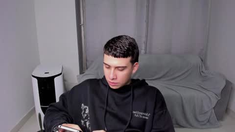 Snapshot of sweetlian_04 chatting on January 29, 2:40 am Lian online show from January 29, 2:40 am