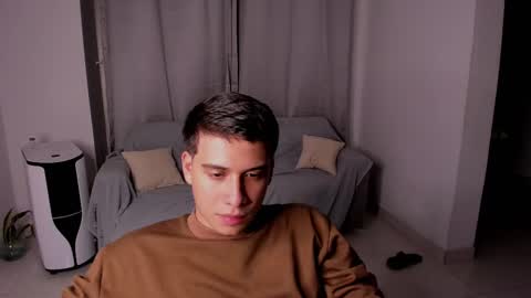 Snapshot of sweetlian_04 chatting on February 19, 9:17 am Lian online show from February 19, 9:17 am