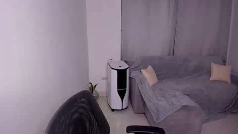 Snapshot of sweetlian_04 chatting on February 24, 1:57 am Lian online show from February 24, 1:57 am