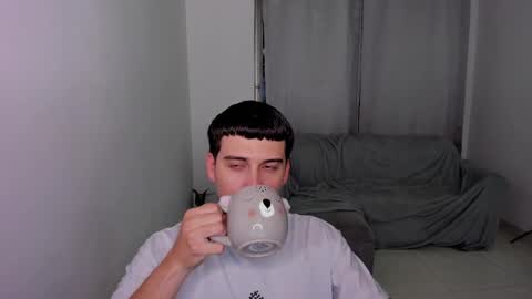 Snapshot of sweetlian_04 chatting on March 2, 3:13 am Lian online show from March 2, 3:13 am