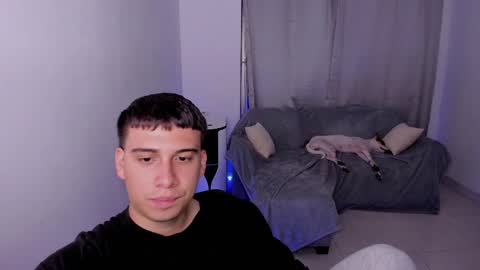 Snapshot of sweetlian_04 chatting on March 7, 5:51 am Lian online show from March 7, 5:51 am