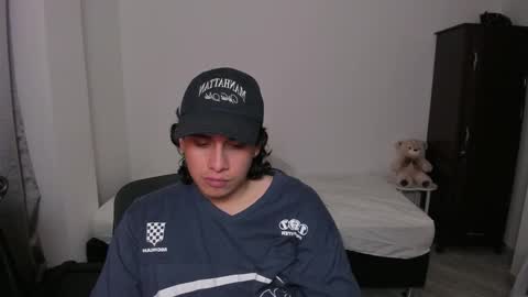 Snapshot of sweetlian_04 chatting on December 21, 1:35 am Lian online show from December 21, 1:35 am