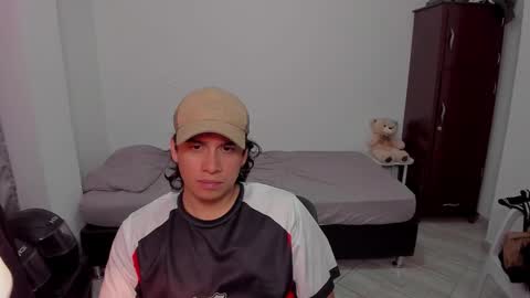 Snapshot of sweetlian_04 chatting on February 8, 4:27 am Lian online show from February 8, 4:27 am