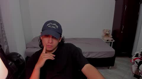 Snapshot of sweetlian_04 chatting on February 8, 9:51 pm Lian online show from February 8, 9:51 pm