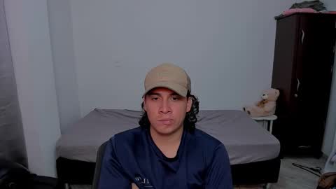 Snapshot of sweetlian_04 chatting on February 17, 1:24 am Lian online show from February 17, 1:24 am