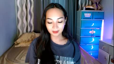 Snapshot of sweetlilly_18 chatting on June 3, 5:32 am Lilly online show from June 3, 5:32 am
