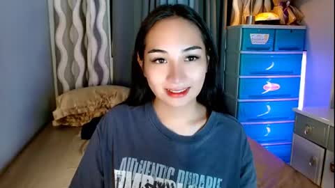 Snapshot of sweetlilly_18 chatting on June 4, 5:57 am Lilly online show from June 4, 5:57 am